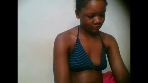 LOYCE online show from November 18, 2025, 1:33 am