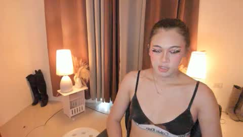 hotlestalinsandra online show from May 27, 2026, 2:08 am