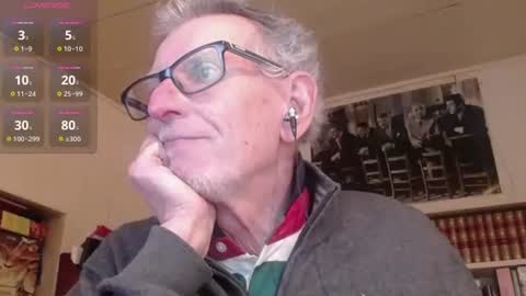 hotlux_54 online show from April 19, 2026, 9:28 pm