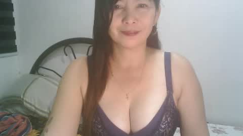 Snapshot of hotmamajen4u chatting on February 12, 2025, 12:27 am hotmamajen4u online show from February 12, 2025, 12:27 am