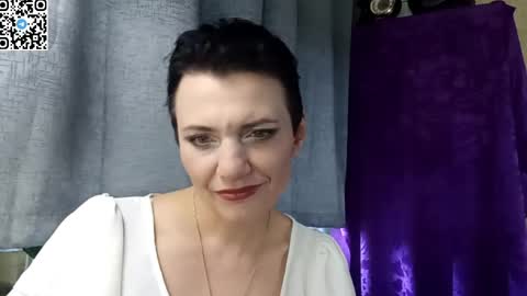 hotmamaqueen234 online show from April 19, 2026, 1:10 pm