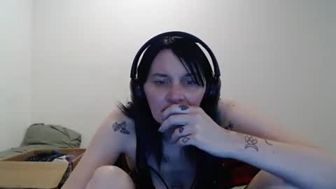 hotmodel1984 online show from June 5, 2026, 10:37 pm