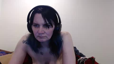 hotmodel1984 online show from June 8, 2026, 4:24 am