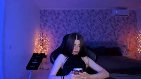 hotmolly_ online show from July 3, 2026, 7:09 pm