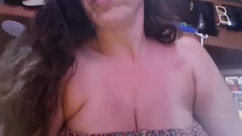 hotmom0610 online show from June 1, 2026, 4:14 am