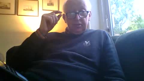 hotmuff99 online show from November 3, 2025, 2:18 pm