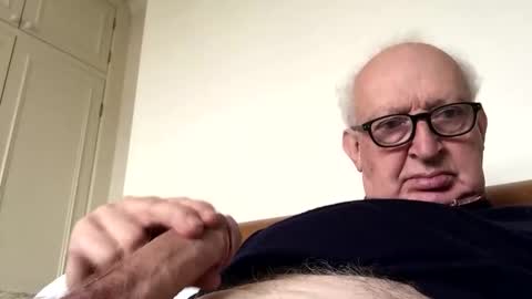 hotmuff99 online show from November 13, 2025, 1:43 pm