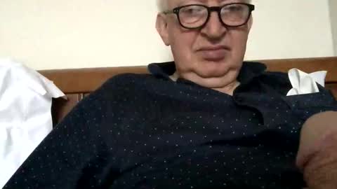 hotmuff99 online show from November 14, 2025, 8:57 am