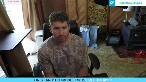 hotmuscles6t9 online show from May 1, 2026, 7:40 pm