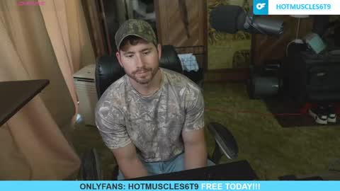 hotmuscles6t9 online show from May 12, 2026, 7:44 pm