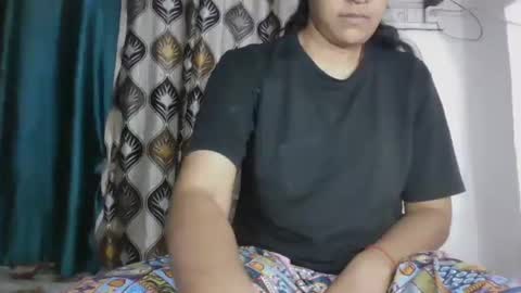 Snapshot of hotnsweetindian chatting on November 2, 2025, 5:15 pm lola online show from November 2, 2025, 5:15 pm