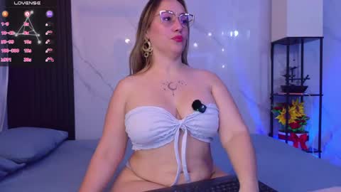 Snapshot of hotpawgmilf chatting on May 6, 2026, 2:40 am Sussy Bloom online show from May 6, 2026, 2:40 am