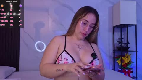 Snapshot of hotpawgmilf chatting on June 6, 2026, 3:44 am Sussy Bloom online show from June 6, 2026, 3:44 am