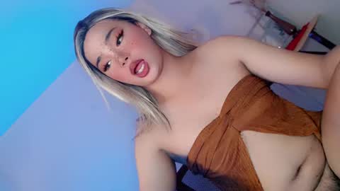 hotsiren101 online show from July 14, 2026, 3:44 am