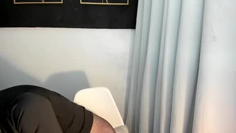 STELLA online show from October 16, 2025, 8:21 pm