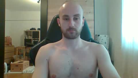 hotswissboy98 online show from May 20, 2026, 1:39 pm