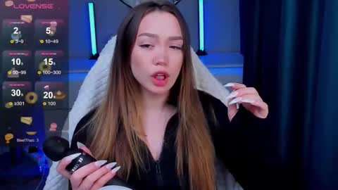 Snapshot of hottease_pvt chatting on January 17, 2026, 6:33 pm hello Im Eva online show from January 17, 2026, 6:33 pm