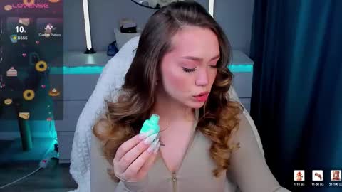 Snapshot of hottease_pvt chatting on February 2, 2026, 11:42 am hello Im Eva online show from February 2, 2026, 11:42 am