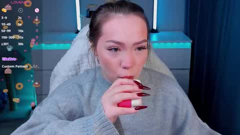 Snapshot of hottease_pvt chatting on February 10, 2026, 8:51 am hello Im Eva online show from February 10, 2026, 8:51 am