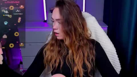 Snapshot of hottease_pvt chatting on March 11, 2026, 1:17 pm hello Im Eva online show from March 11, 2026, 1:17 pm