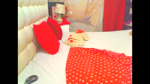 Snapshot of hottesa2019 chatting on November 15, 2025, 6:04 pm THEONE online show from November 15, 2025, 6:04 pm