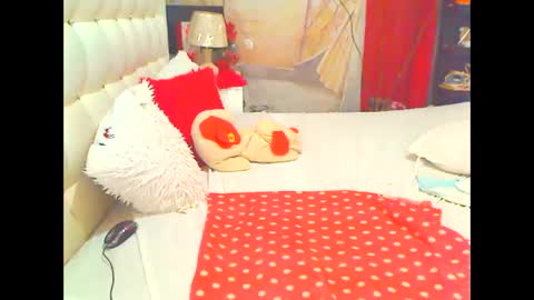 Snapshot of hottesa2019 chatting on November 18, 2025, 12:31 pm THEONE online show from November 18, 2025, 12:31 pm