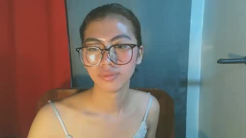 hottestdella69 online show from October 9, 2025, 3:32 pm