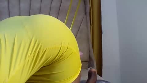hottie_mammy online show from April 30, 2026, 9:19 pm