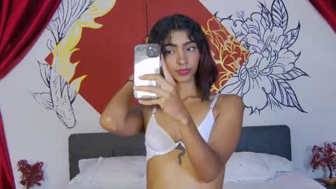 Snapshot of hottie_veronica chatting on April 25, 2026, 8:28 pm Veronica independent model online show from April 25, 2026, 8:28 pm
