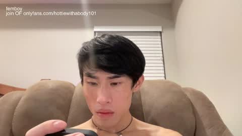 hottiewithabody101 online show from June 9, 2026, 1:23 pm
