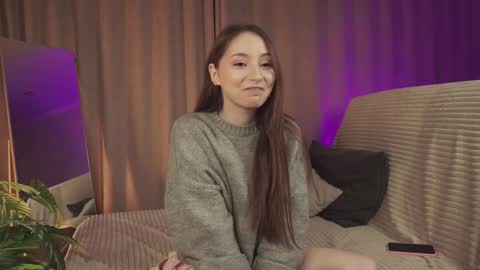 hottpeachh online show from October 5, 2025, 4:05 pm