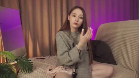 hottpeachh online show from October 8, 2025, 5:21 pm