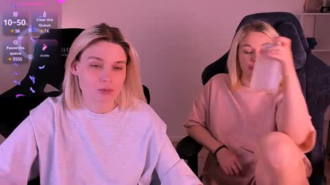 Snapshot of hottyblonds chatting on December 1, 2024, 5:02 pm Nessie and Jessie online show from December 1, 2024, 5:02 pm