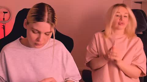 Snapshot of hottyblonds chatting on December 29, 2024, 1:28 pm Nessie and Jessie online show from December 29, 2024, 1:28 pm