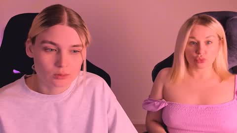 Snapshot of hottyblonds chatting on December 31, 2024, 10:01 pm Nessie and Jessie online show from December 31, 2024, 10:01 pm