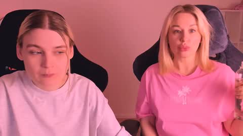 Snapshot of hottyblonds chatting on January 3, 2025, 6:57 pm Nessie and Jessie online show from January 3, 2025, 6:57 pm