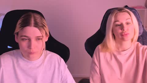 Snapshot of hottyblonds chatting on January 5, 2025, 6:24 pm Nessie and Jessie online show from January 5, 2025, 6:24 pm