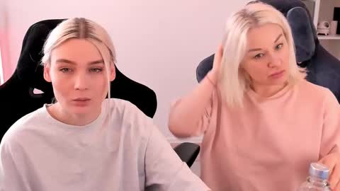 Snapshot of hottyblonds chatting on February 23, 2025, 10:06 am Nessie and Jessie online show from February 23, 2025, 10:06 am