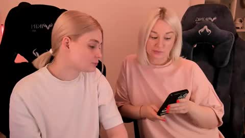 Snapshot of hottyblonds chatting on March 6, 2025, 3:45 pm Nessie and Jessie online show from March 6, 2025, 3:45 pm