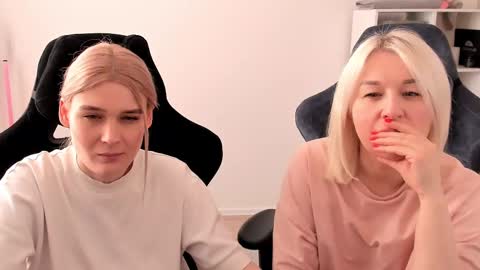 Snapshot of hottyblonds chatting on March 7, 2025, 2:01 pm Nessie and Jessie online show from March 7, 2025, 2:01 pm