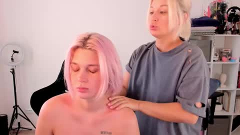 Snapshot of hottyblonds chatting on October 10, 2025, 10:03 am Nessie and Jessie online show from October 10, 2025, 10:03 am