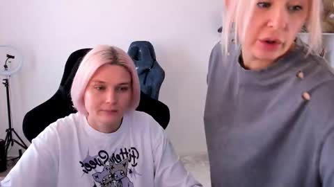 Snapshot of hottyblonds chatting on October 19, 2025, 9:54 am Nessie and Jessie online show from October 19, 2025, 9:54 am