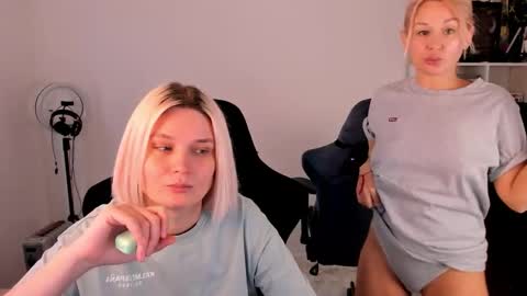 Snapshot of hottyblonds chatting on November 28, 2025, 10:51 am Nessie and Jessie online show from November 28, 2025, 10:51 am