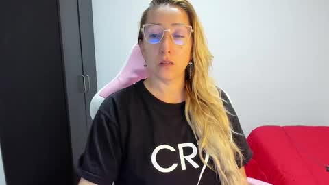 hottychrystal online show from February 8, 2026, 2:26 am