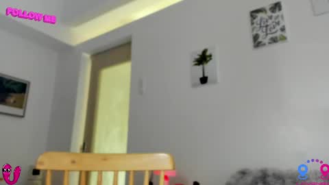 crishinahotty online show from March 2, 2025, 5:12 am