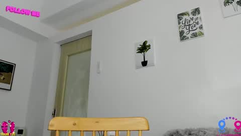 crishinahotty online show from March 10, 2025, 5:22 am