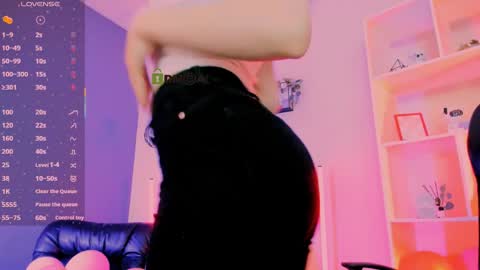 Snapshot of hottyvibess chatting on April 10, 2026, 7:18 pm your baby online show from April 10, 2026, 7:18 pm