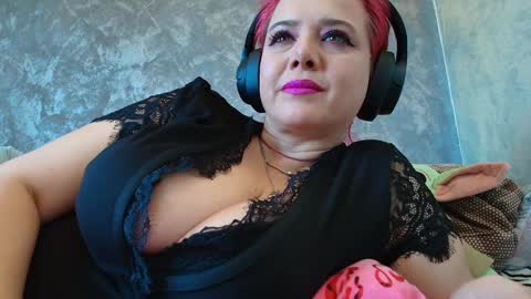 Snapshot of hotvany chatting on January 2, 2025, 10:58 am Goddess of Luv online show from January 2, 2025, 10:58 am