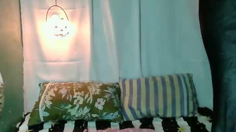 hotwetmommaxxx online show from October 28, 2025, 9:39 pm