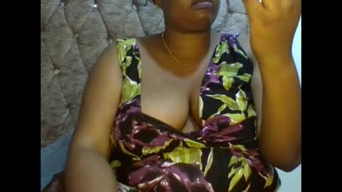 hotzoey10 online show from April 25, 2026, 9:34 am